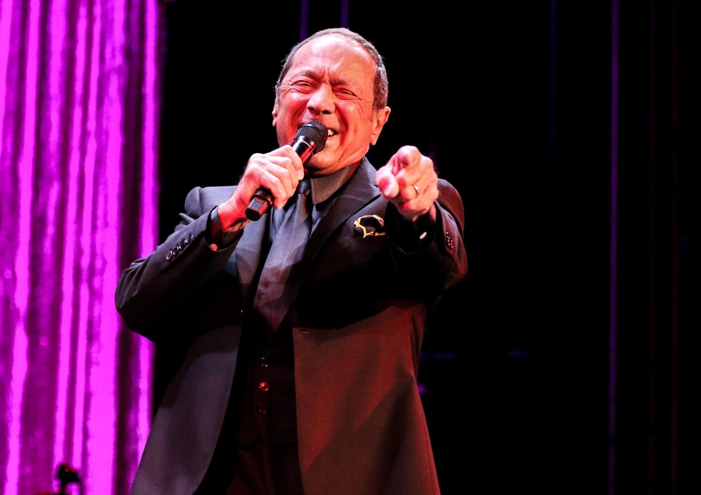 Paul Anka performing