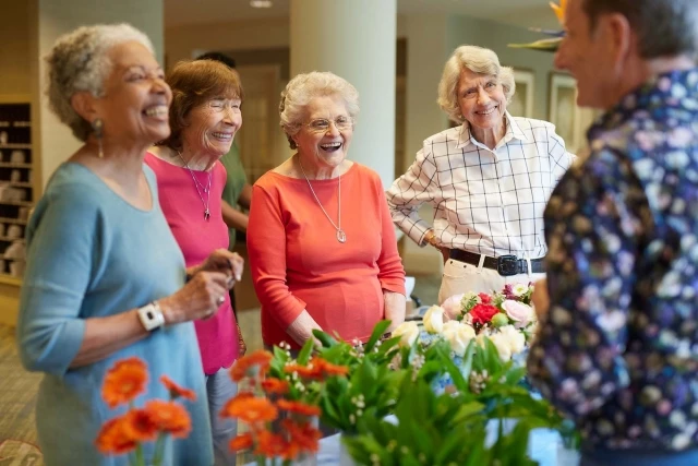 Senior women speaking with plants expert